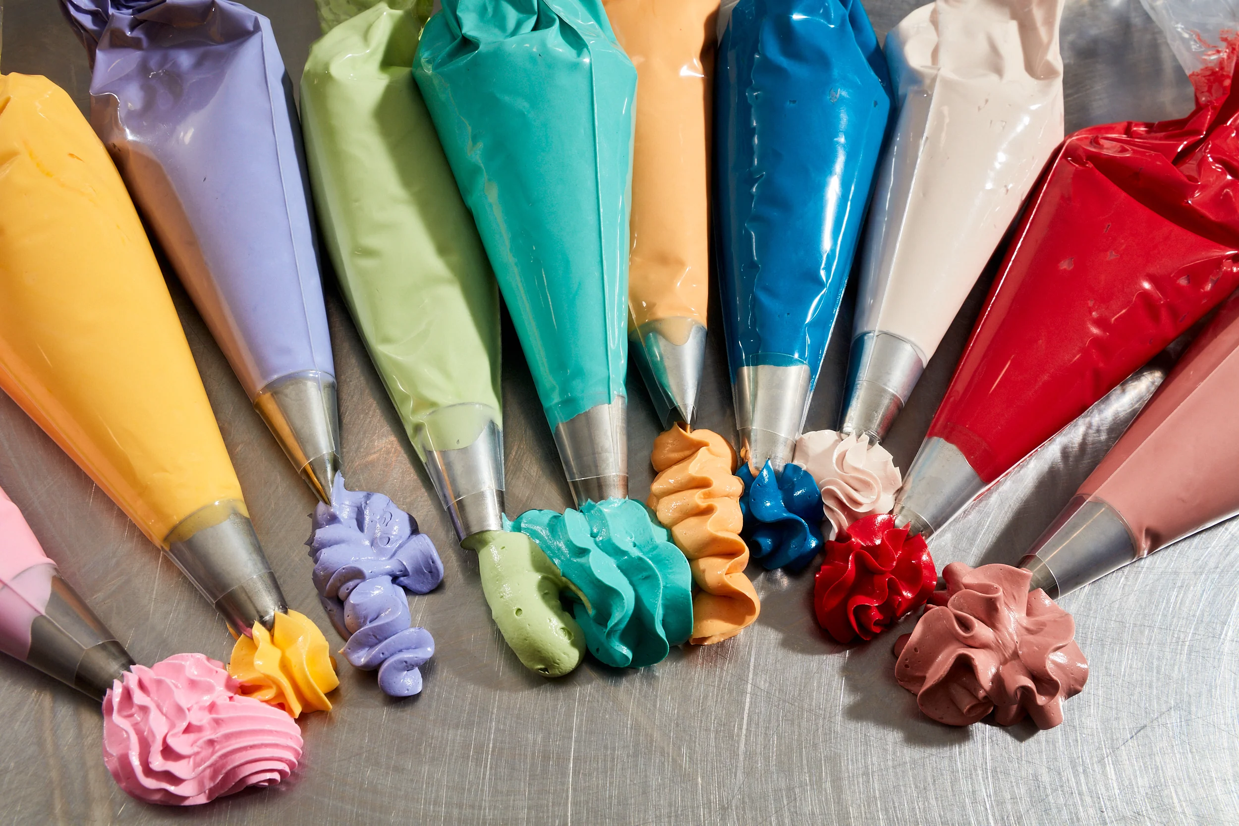 Gloss Frost White Buttercream - Image 3